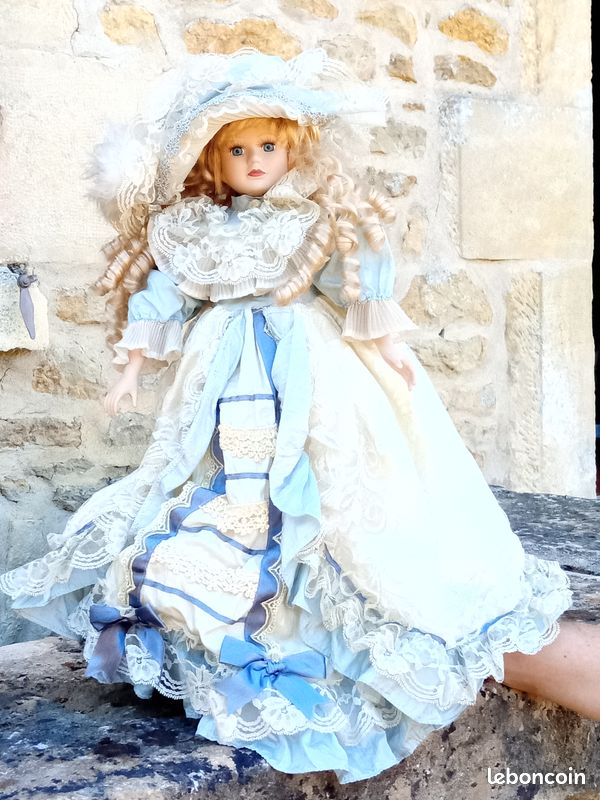 10 poupées sur socles à tiges en fer (image 3)