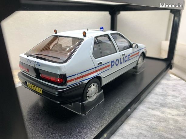Miniature Triple 9 – Renault 19 Police Phase 2 De 1994, échelle 1/18, Blanche