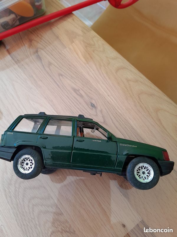 Jeep Grand Cherokee 1/24 (image 1)