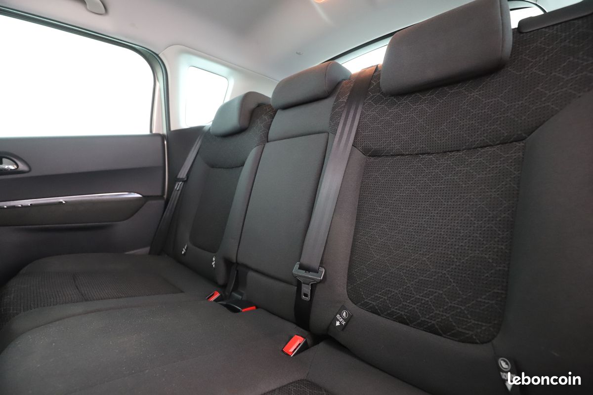 Peugeot 3008 1.6 Blue-HDi Style 120 ch (image 8)