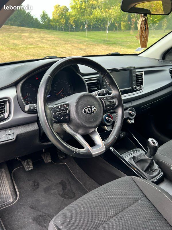 Voiture Kia Rio (image 3)
