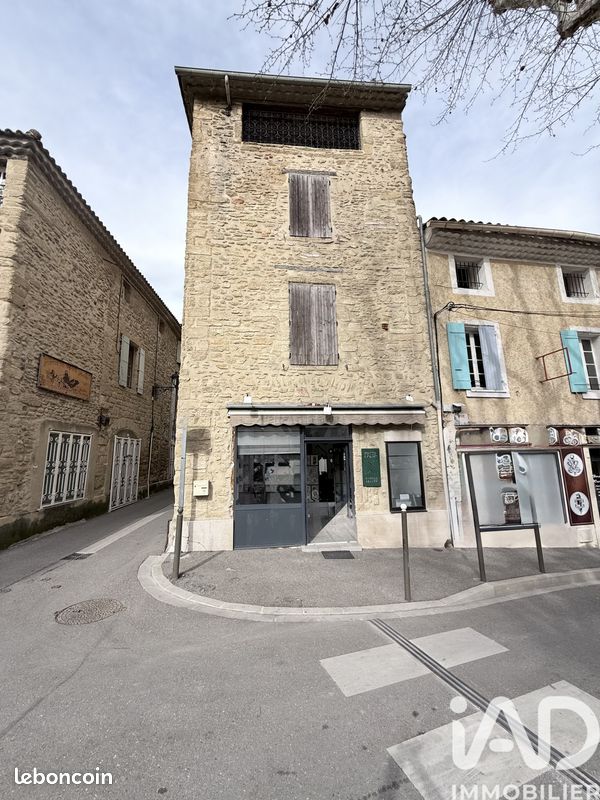 Local commercial 300 m² · à Courthézon · 300 m² · 129 000 €