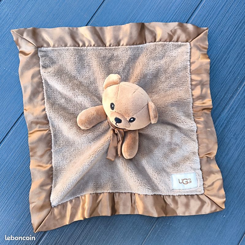 Doudou ours marron carré UGG
Couverture blanche étoile de mer, algues, fleurs (image 3)