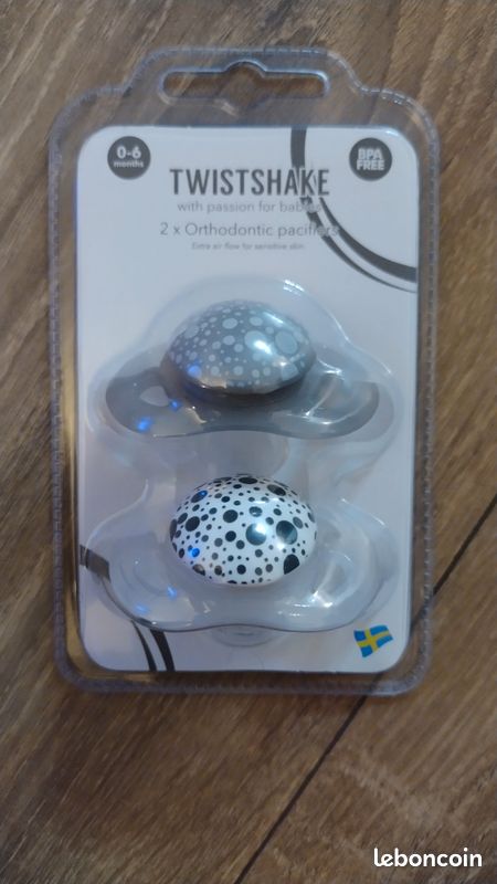 Lot de 2 tétines de 0 à 6 mois de marque twistshake (image 1)