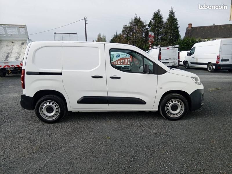 Citroen Berlingo Van 10 825 HT M 1.5 BlueHDi 100 CV Club 3 Places (image 7)