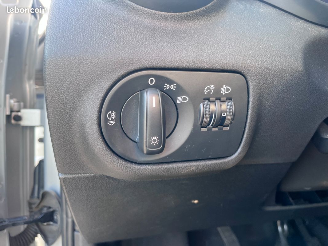 Audi a1 1.6 tdi 90 ch ambiente (image 27)