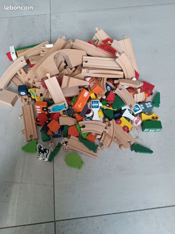 Jeu de construction en bois (image 1)