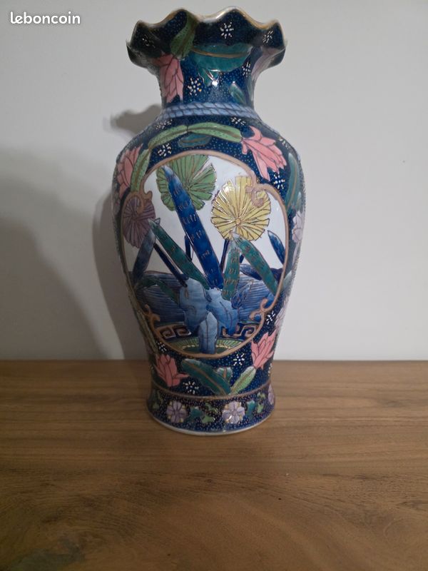 Vase (image 1)