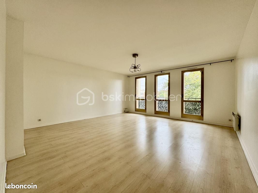 Appartement 3 pièces 64 m² · au Bourget · 64 m² · 180 000 €