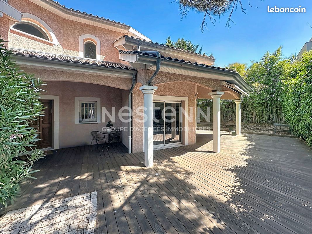 Maison 7 pièces 214 m² · à Bron · 214 m² · 854 000 €