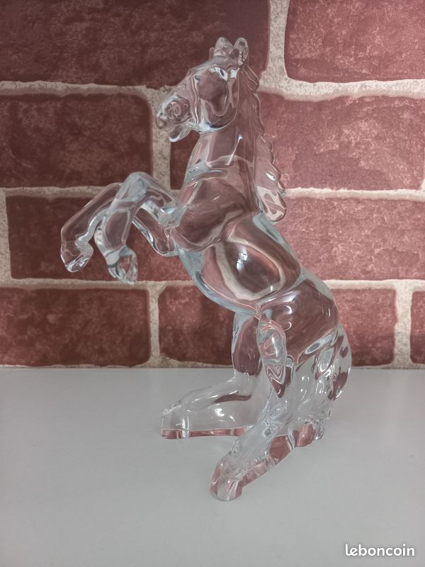 Cheval cabré en cristal (image 1)