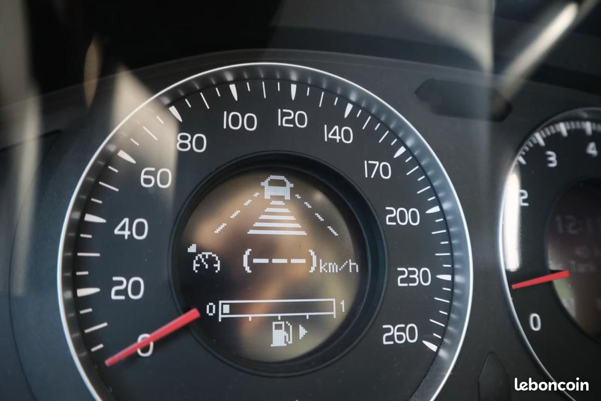 Volvo V70 3.2 SUMMUM 238 CH BVA - RADAR DE RECUL ISOFIX SYSTEME NAVIGATION (image 19)