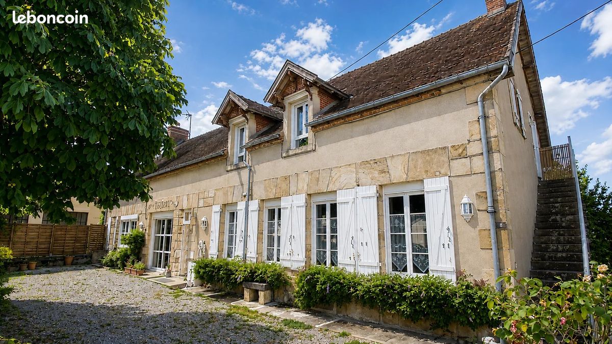 Maison 11 pièces 275 m² · au Montet · 275 m² · 169 000 €