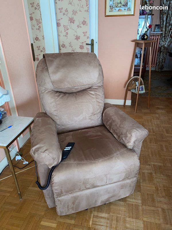 Fauteuil électrique très confortable (image 1)
