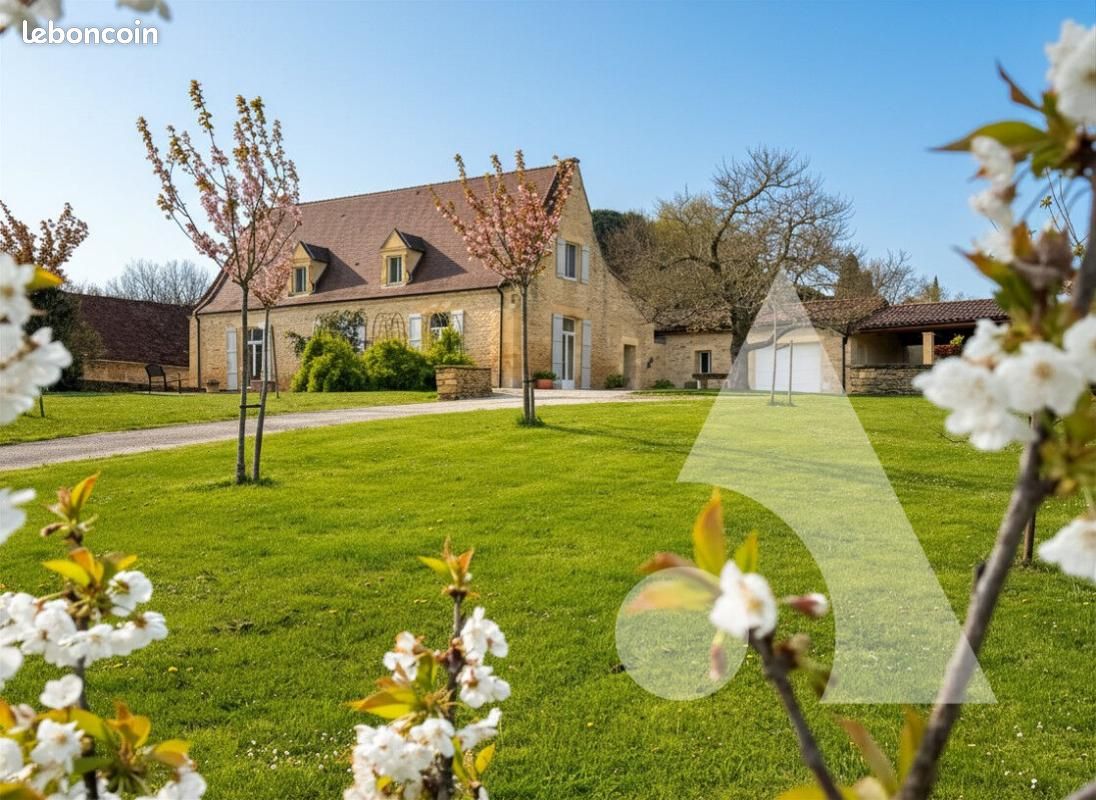 Maison 8 pièces 201 m² · à Sarlat-la-Canéda · 201 m² · 1 198 947 €