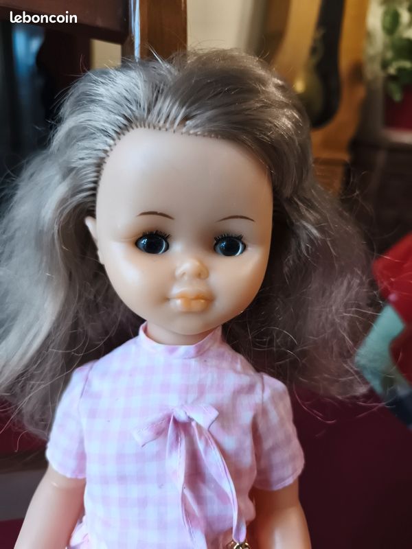 Poupée Bella 40 cm avec 30 sons et accessoires Rose