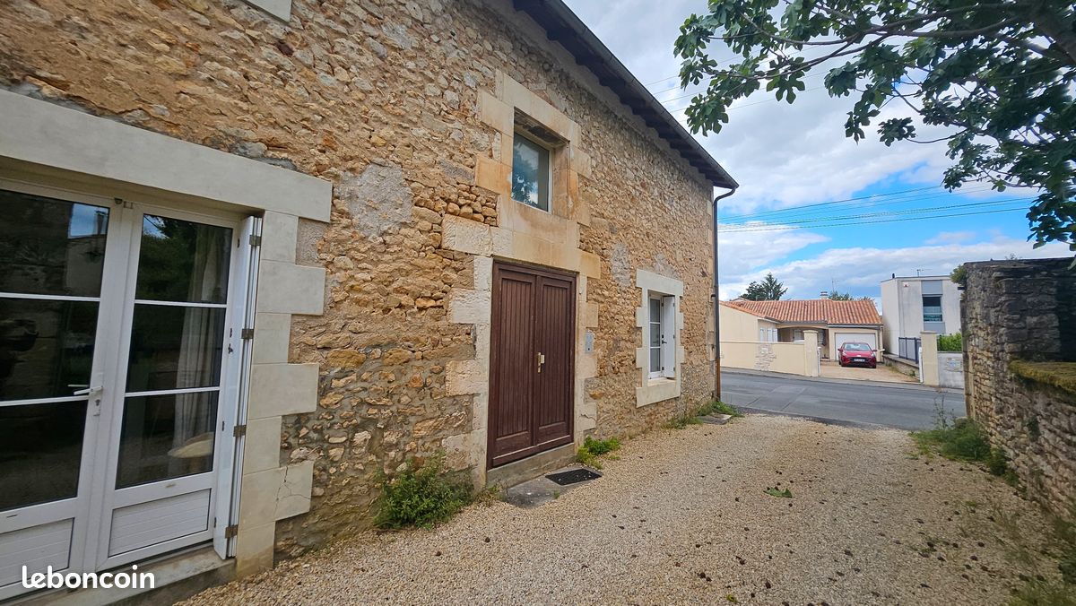 Appartement 1 pièce 24 m² · à Poitiers · 23,7 m² · 370 €