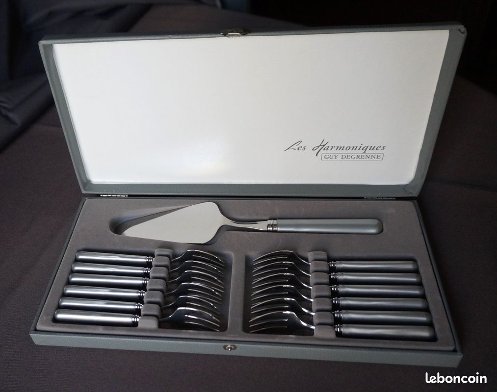 Cuillère De Service à Gâteaux Guy Degrenne – Collection Les Harmoniques – Inox Argenté, état D’usage