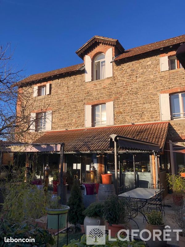Maison 6 pièces 330 m² · à Saint-Just-Saint-Rambert · 330 m² · 475 000 €
