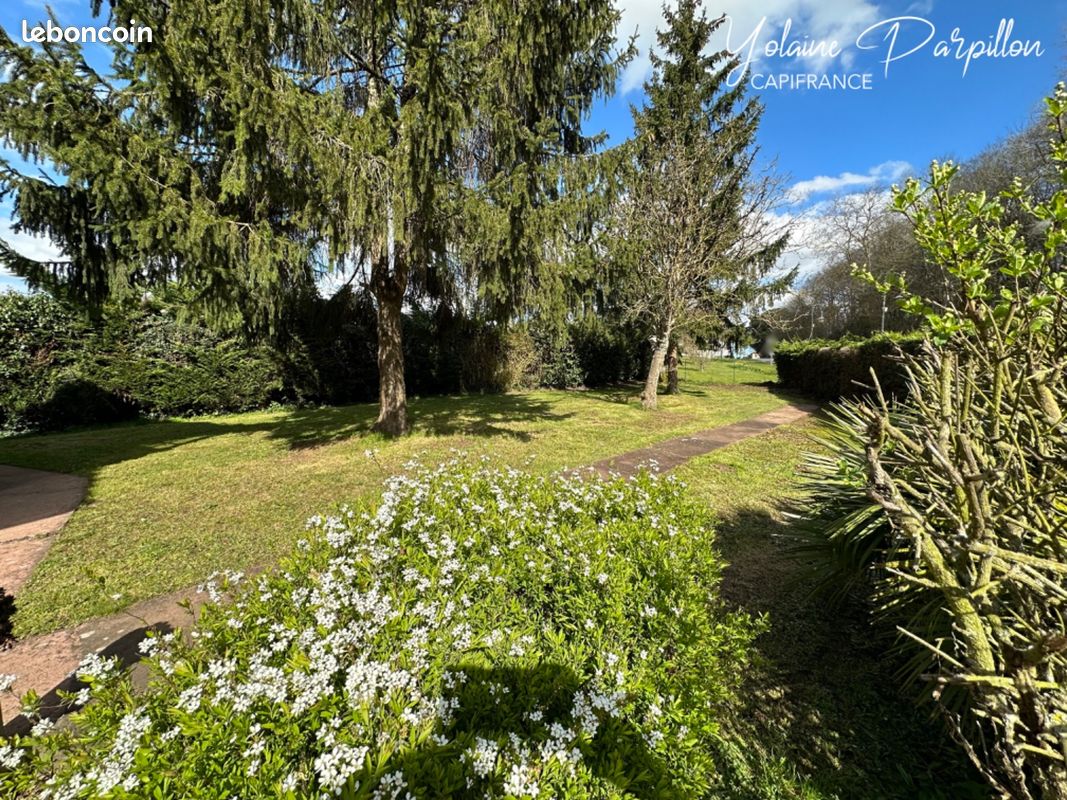 Maison 13 pièces 175 m² · à Essarts-en-Bocage · 175 m² · 229 900 €