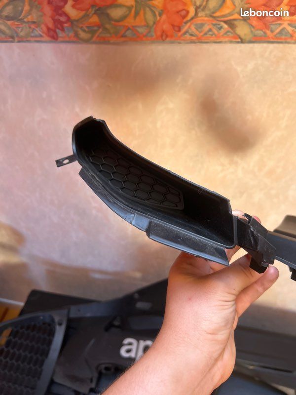 Carénage tête de fourche aprilia rs4 (image 2)