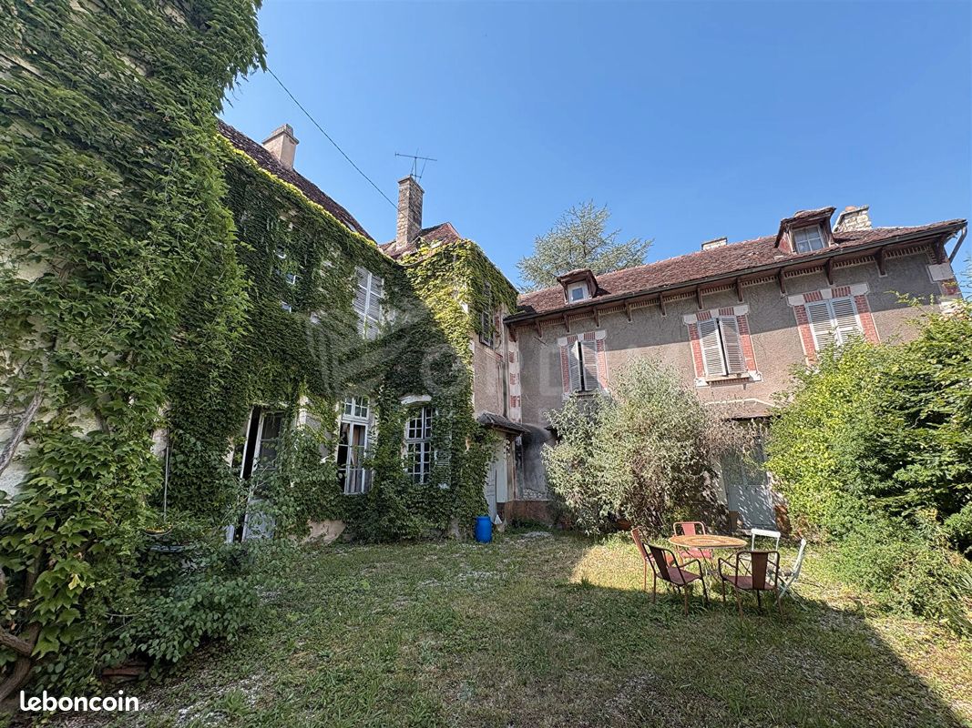 Maison 10 pièces 354 m² · à Tonnerre · 354 m² · 49 000 €