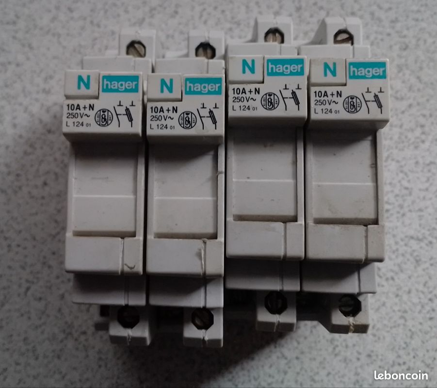Porte-fusible Unipolaire HAGER 10A - Occasion, Sans Le Fusible - Fonctionnel