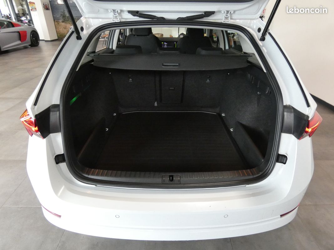 Skoda Octavia IV Combi 2.0 TDI 150 ch Ambition DSG7 - 1°Main - Origine France - Suivi Complet Skoda - 40'860 km - TVA - Apple Carplay - Volant chauffant - Virtual Cockpit (image 14)