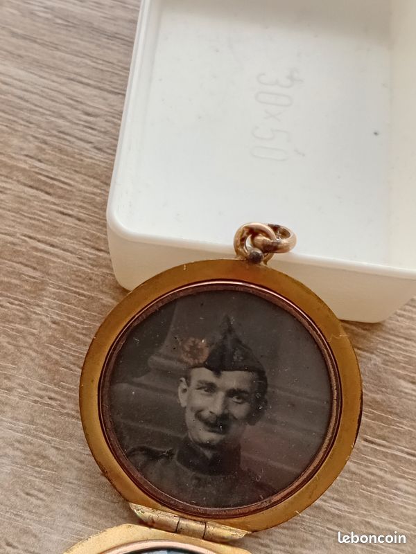 Médaillon ouvrant or jaune - Bijoux anciens - Pendentif ancien