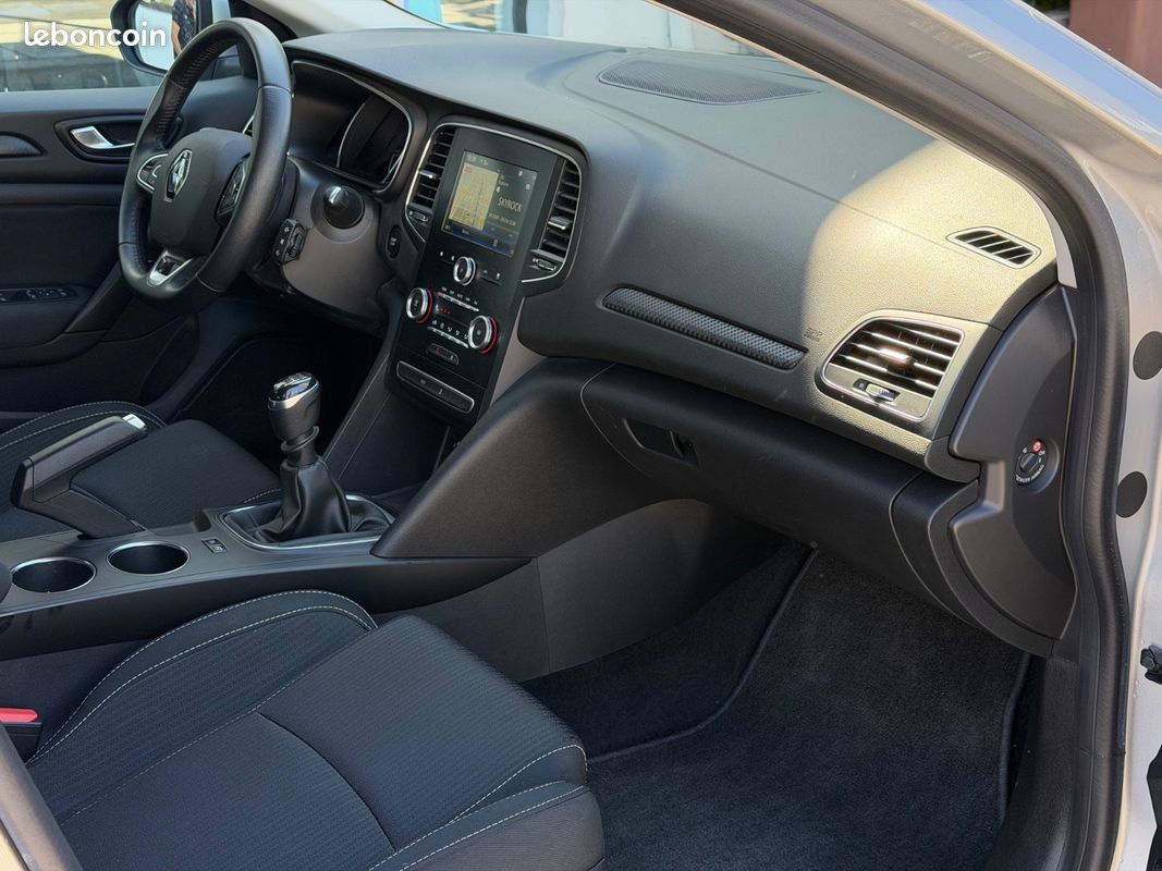 RENAULT MEGANE IV BERLINE BUSINESS MEGANE 4 1.5 Blue dCi 115 - GPS - RADARS - CLIM AUTO (image 23)