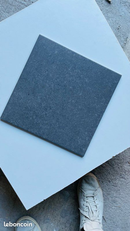 Carrelage intérieur gris foncé 33,5 par 33,5 cm (image 1)