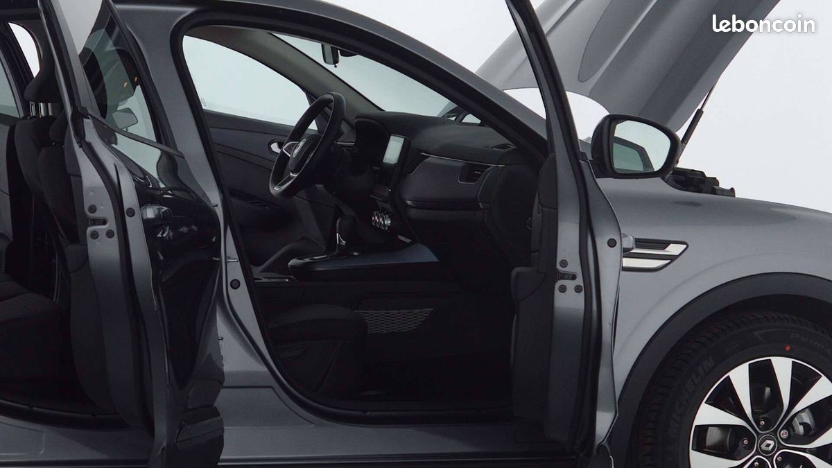 Renault arkana e tech 145 business (image 25)