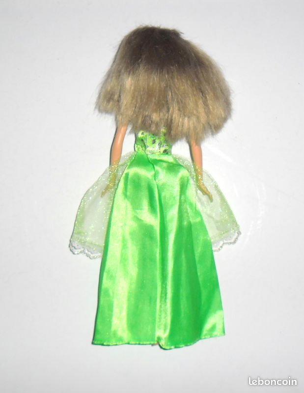 Poupe Barbie Robe Princesse Verte - Jeux & Jouets Poupe Barbie Robe Princesse Verte - Jeux & Jouets