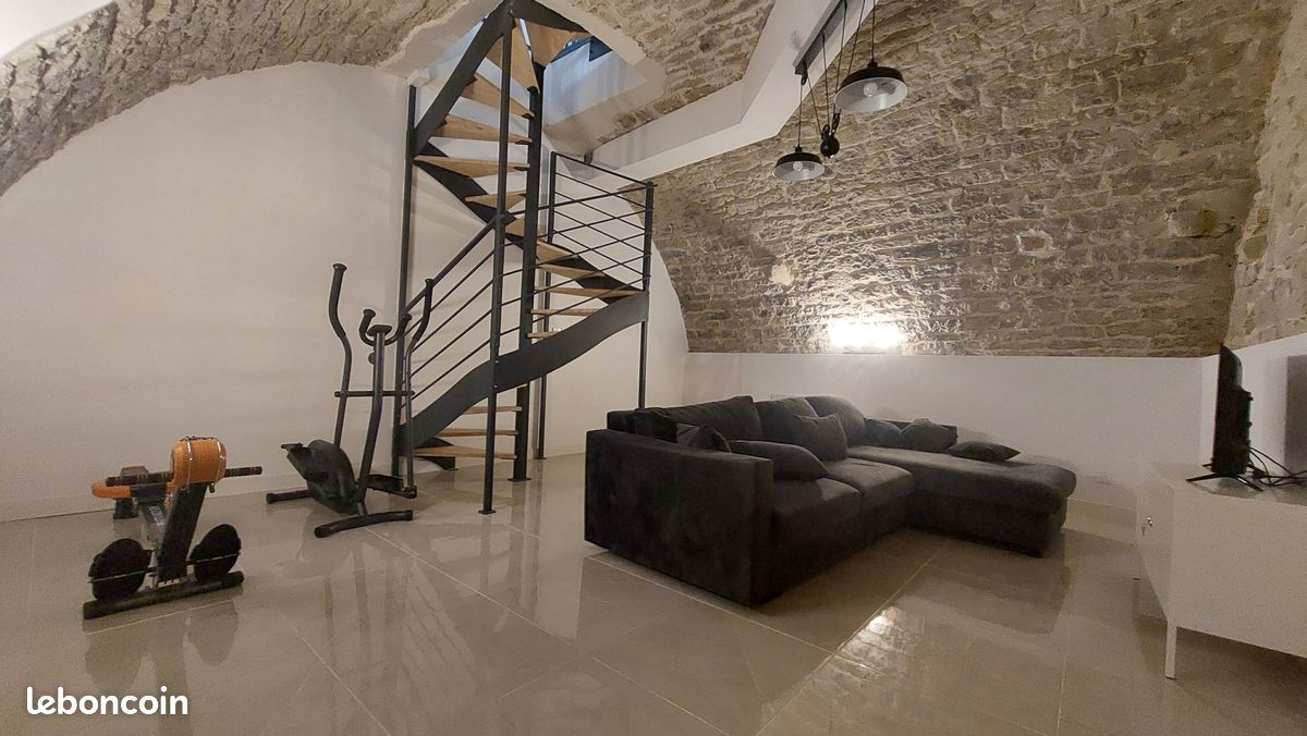 Appartement 5 pièces 110 m² · à Poligny · 110 m² · 1 095 €/mois