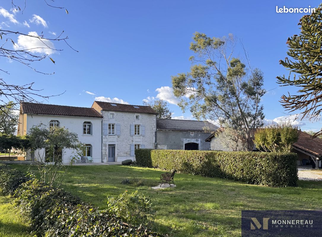 Maison 8 pièces 212 m² · à Bunzac · 212 m² · 378 000 €