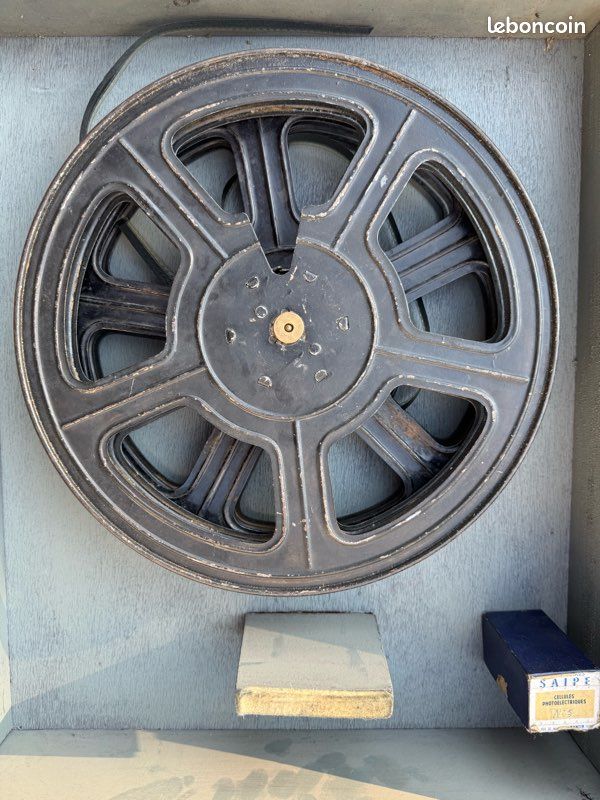 Projecteur André DEBRIE 16mm modèle D