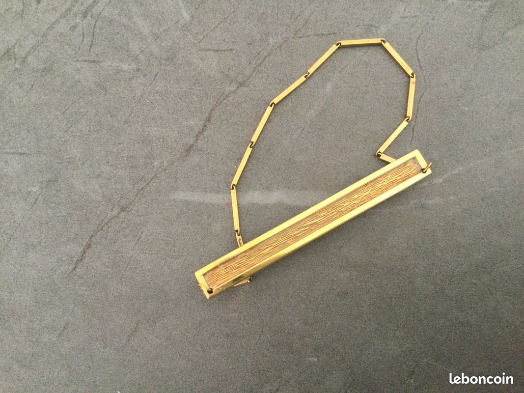 BROCHE DE REVERS EN METAL DORE SIGNEE BERNARD PRIOUL PARIS/ ANNEES