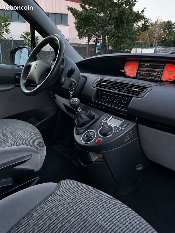 CITROËN C8 2.0 HDi 163 ch 8 PLACES – ORIGINE SUISSE – 11/2012- TRÈS BIEN EQUIPÉ (image 4)