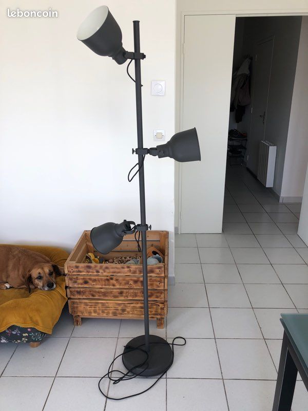 Lampadaire 3 Spots IKEA - Design Moderne, Noir, Acier, éclairage LED