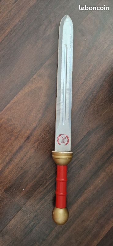 Épée jouet en bois Puy du fou (image 1)