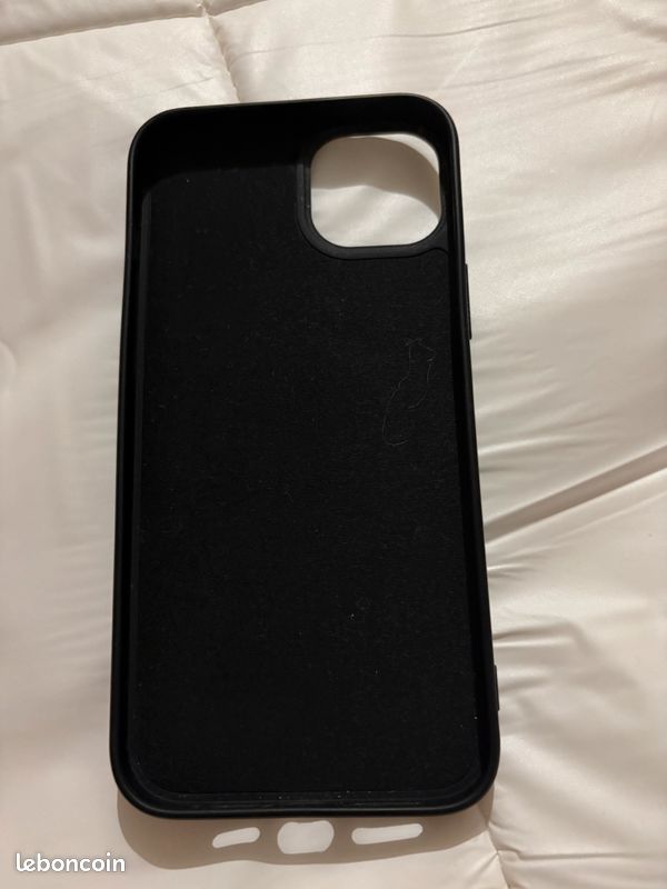 Coque noir iPhone 14plus (image 2)