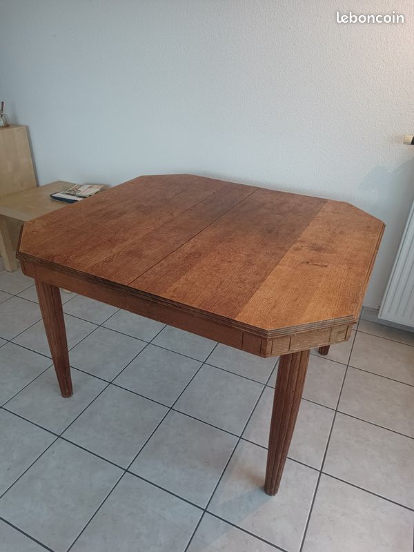 Table de salle à manger en bois pour 4 personnes (image 4)