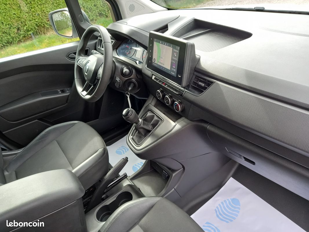 Kangoo van ste 1.5 dci 95 grand confort gps 38252 kms annee 2023 garantie 12 mois partout en france (image 9)