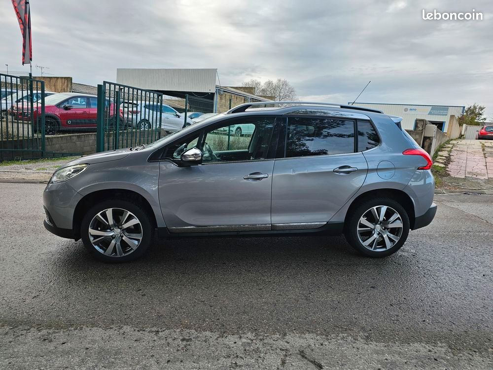 Peugeot 2008 1.6 VTi 120 ch Féline Titane (image 6)