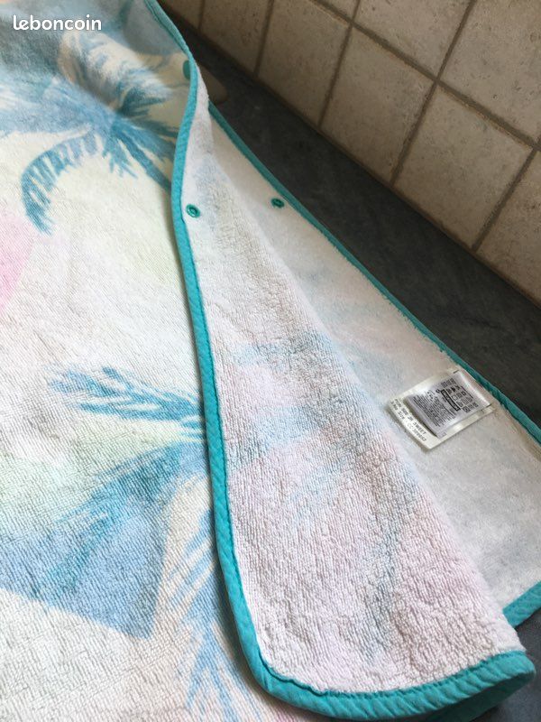 Poncho/peignoir plage/piscine décathlon tissu éponge Vêtements
