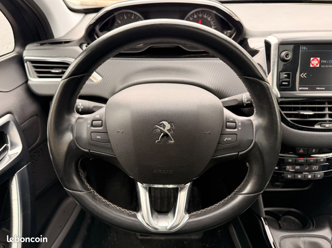 PEUGEOT 2008 130ch SS BVM6 Style (image 17)