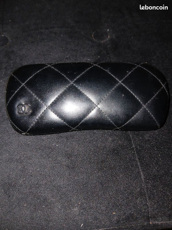 Étui à lunettes Chanel (image 2)