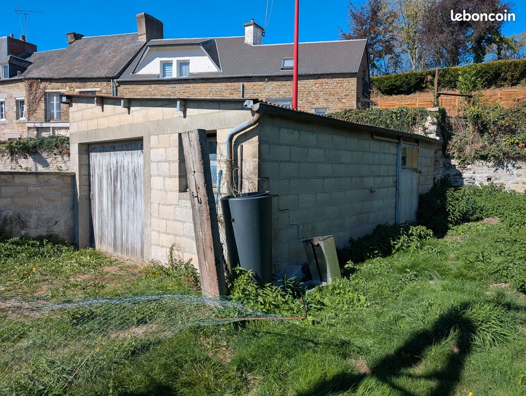 Terrain 486 m² à vendre avec garage 25 m² et puit – Vassy (Valdallière) – Potentiel constructible · 10 000 €