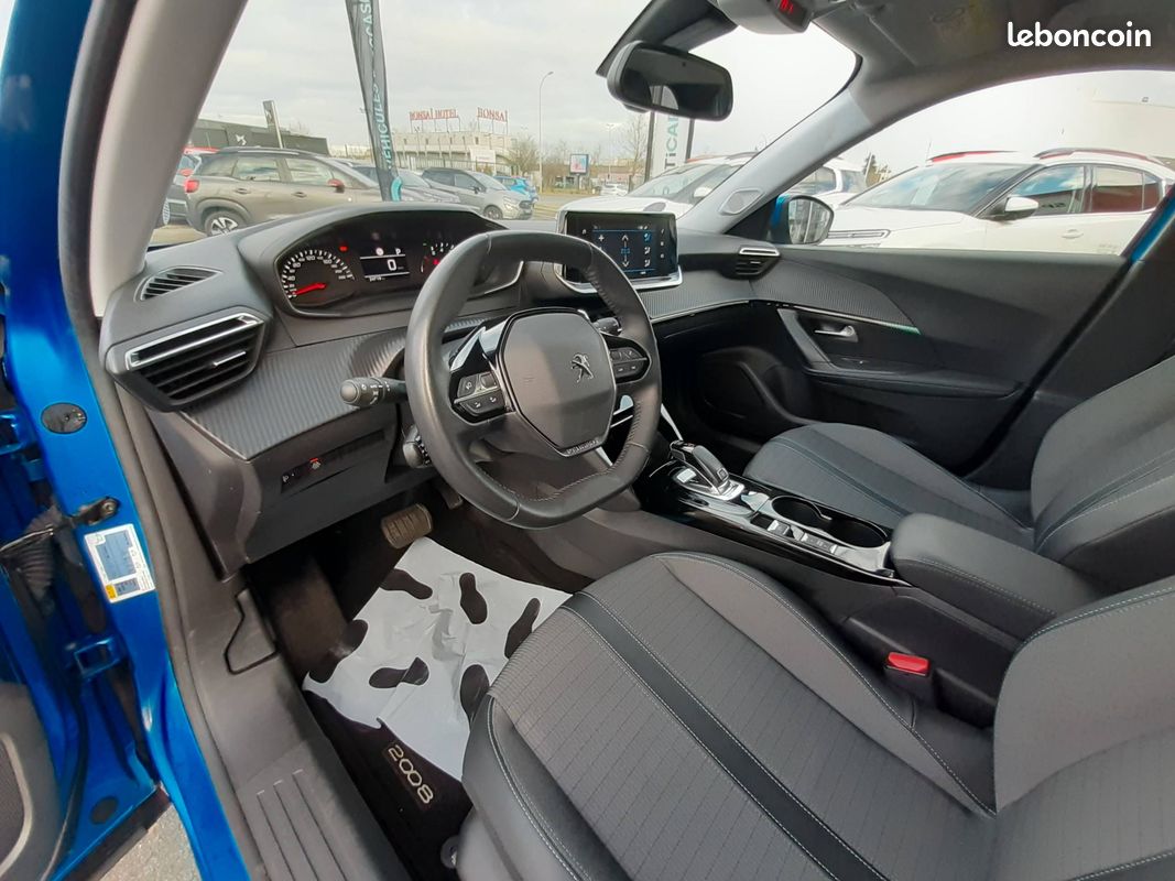 PEUGEOT 2008 PureTech 130 S&S EAT8 Allure (image 13)