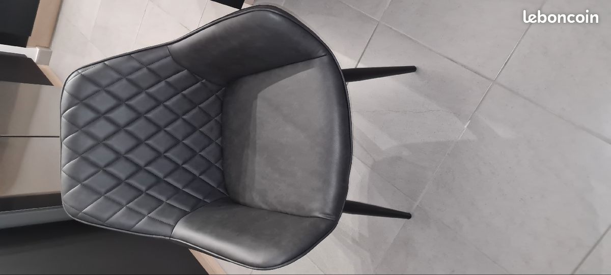 Chaise capitonnée surpiquée similicuir anthracite (image 3)